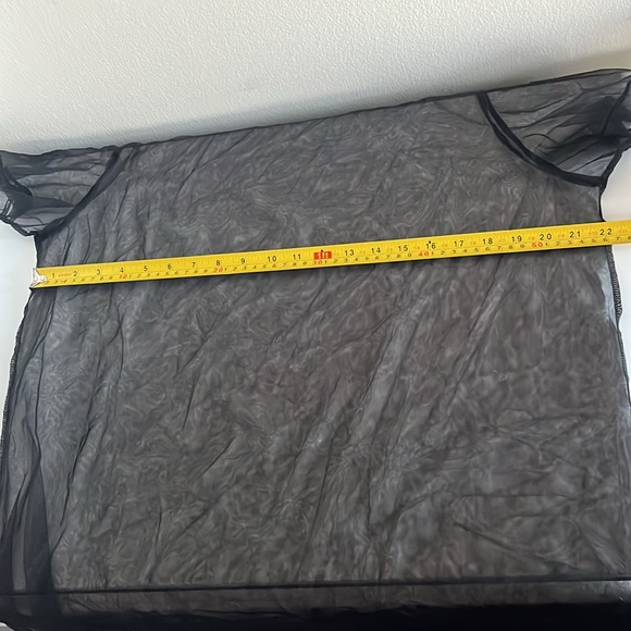 SHEIN Mesh Cover - Picture 3 of 3